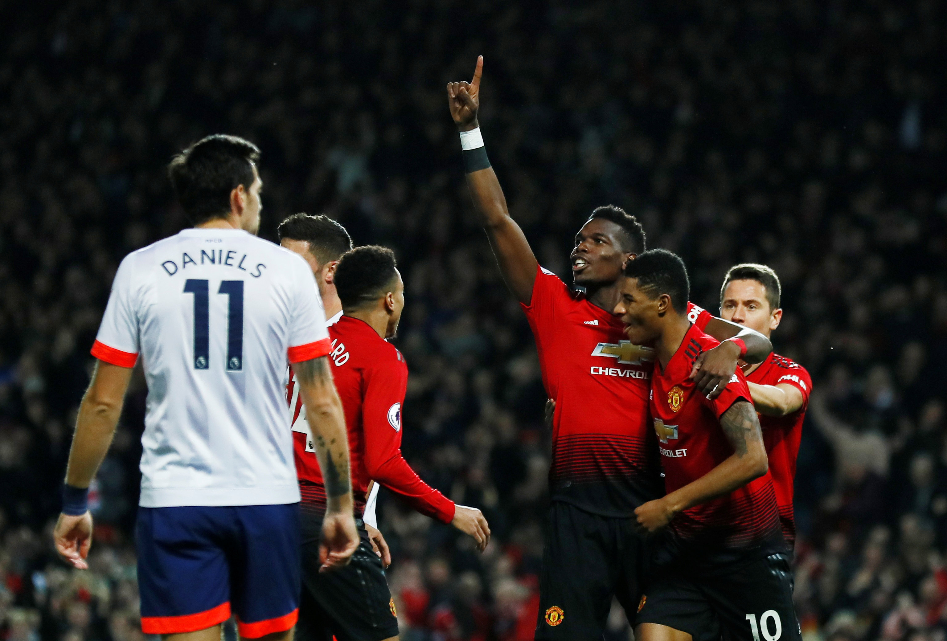 在他背后 在他背后